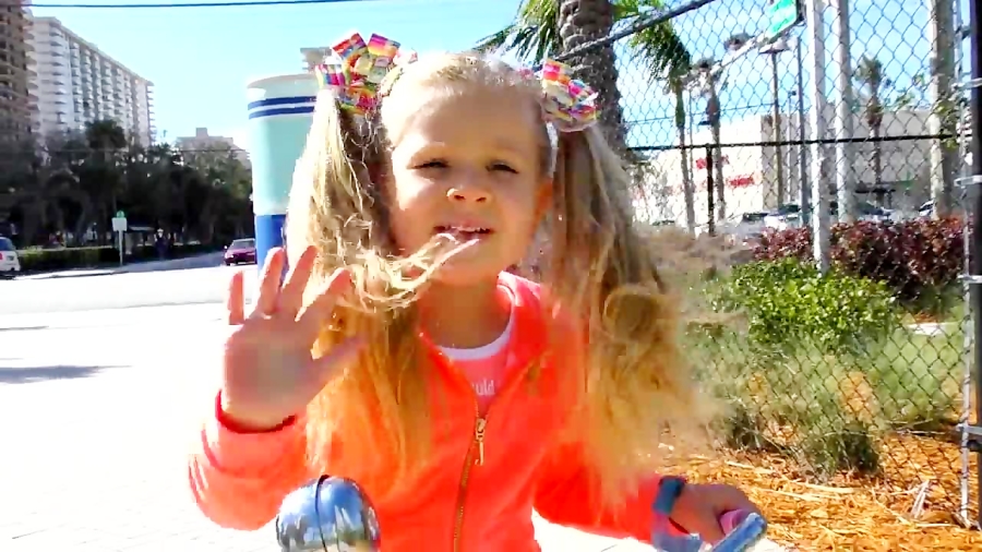 دیانا و اسباب بازی ها - پرنسس دیانا و بازی در پارک